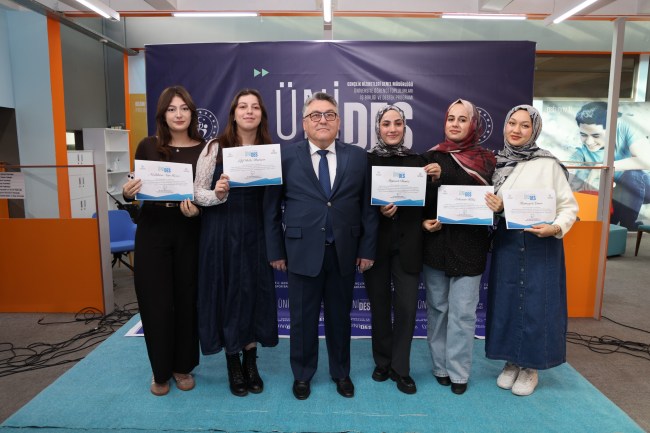 BEUN Öğrenci Topluluklarının ÜNİDES Başarısı Sertifika Töreniyle Taçlandırıldı