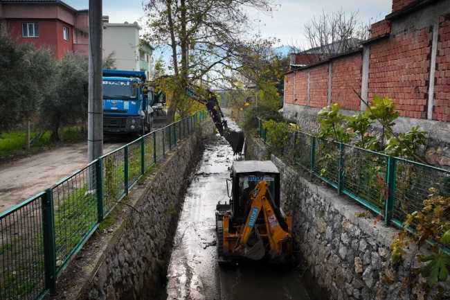 Bursa Büyükşehir'den taşkınlara karşı temizlik seferberliği