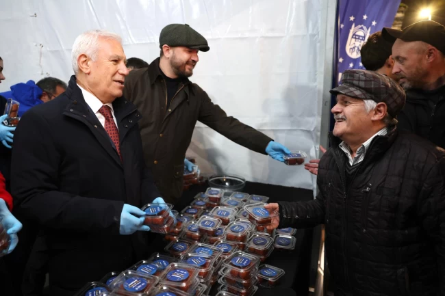 Bursa'da 17 ilçede 21 farklı camide tatlı ikramı