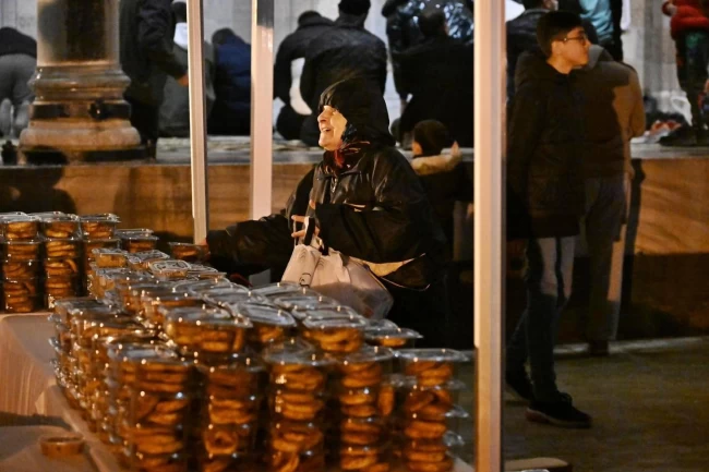 Manisa'da kandillik 5 bin kutu ikram