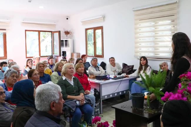 Antalya'da yaşlılara çiçek yetiştiriciliği ve bakım eğitimi
