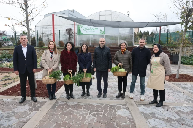 Bahçem Çayırova'da 'Toprak ve Sanat' atölyesi etkinliği gerçekleştirildi