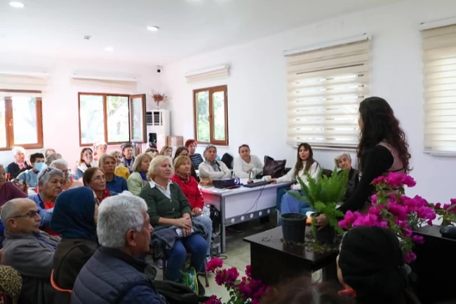 Antalya Büyükşehir'den yaş almış bireylere evde çiçek yetiştiriciliği eğitimi