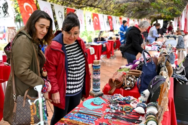 İzmir Bornova'da yılbaşı hediyelik eşya günleri
