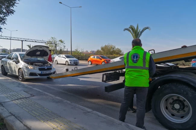 İzmir Büyükşehir'den trafiğe anında müdahale