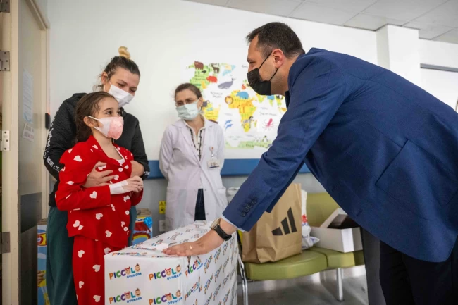 Bornova'da minik kalplere dayanışma desteği