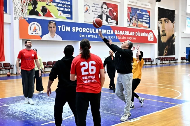 Antalya Muratpaşa'dan amatör spora nakdi destek