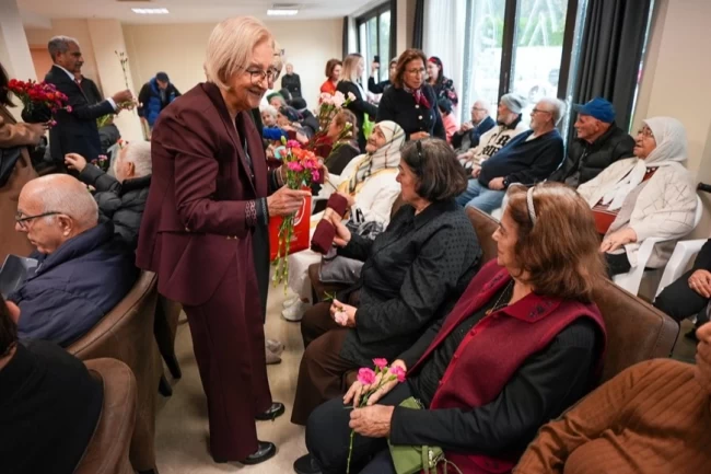 İstanbul'da huzurevi sakinlerine yeni yıl ziyareti