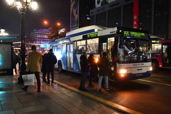Başkent'te yılbaşı hazırlıkları tamamlandı