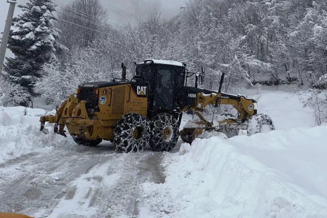 Sakarya'da karla mücadelede yoğun mesai