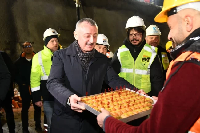 Kocaeli'de Başkan Büyükakın'dan baklavalı sürpriz ziyaretler