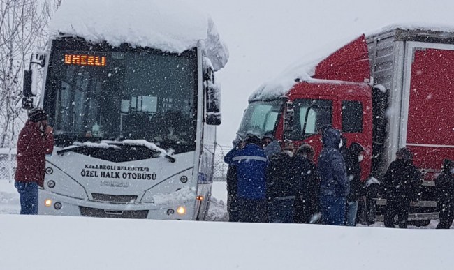 Elmatepe yolu kapandı