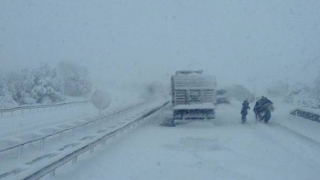 Kdz.Ereğli-Zonguldak yolu trafiğe kapatıldı