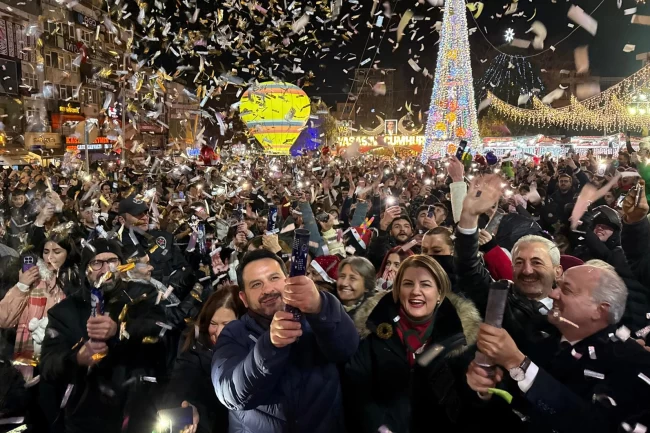 İzmitliler 2026'ya Belsa Meydanı'nda ‘merhaba' dedi