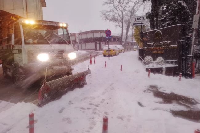Bursa Osmangazi'de kar yağışına hızlı ve etkin müdahale