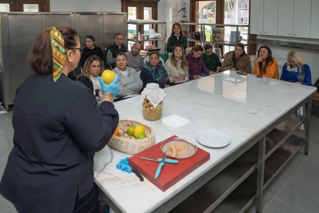 Meslek Fabrikası'nda İzmirli katılımcılara sirke eğitimi