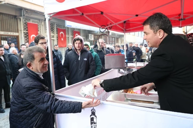 Bursa'da Başkan Aydın'dan kayınvalidesinin hayrına lokma ikramı