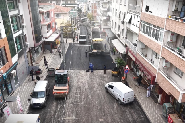 İzmir'de ulaşımı rahatlatan asfalt atağı