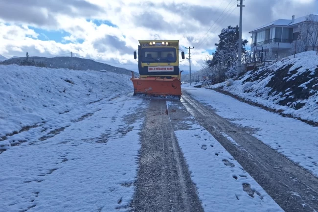Muğla'da karla mücadele aralıksız devam ediyor