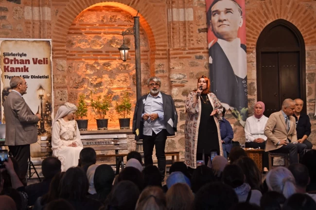 Orhan Veli'nin şiir dolu hayatı Bursa Osmangazi'de sahnelendi