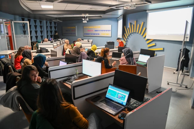 Konya Selçuklu'da öğretmenlere yapay zeka atölyeleri başladı
