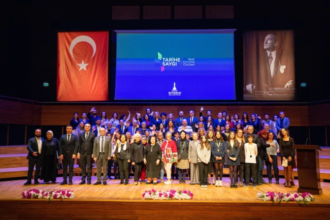 İzmir'de tarihe koruyanlar ödüllendirildi