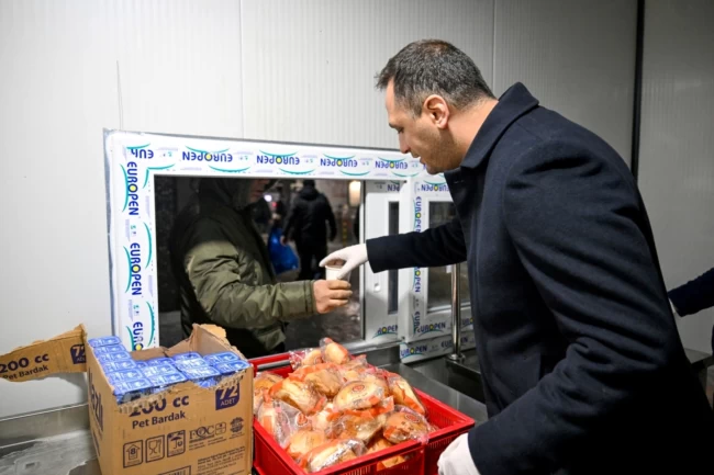 Bornova'da soğuk günlere karşı sıcak dayanışma