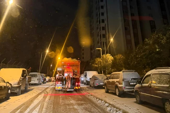 Kar yağışı Bursa Osmangazi'de hayatı aksatmadı