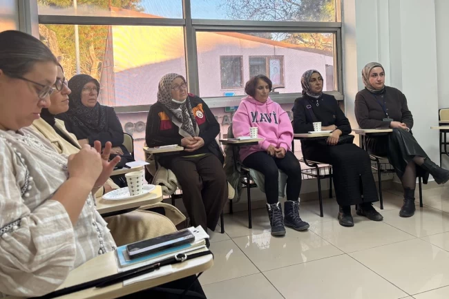 Engelsiz Ebeveyn Akademisi'nde dijital dünyada güvenli rehberlik