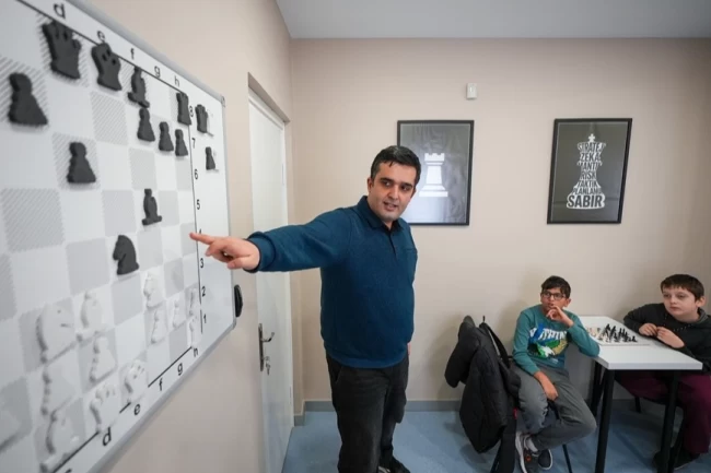 İstanbul Maltepe'de çocuklara satranç kursu