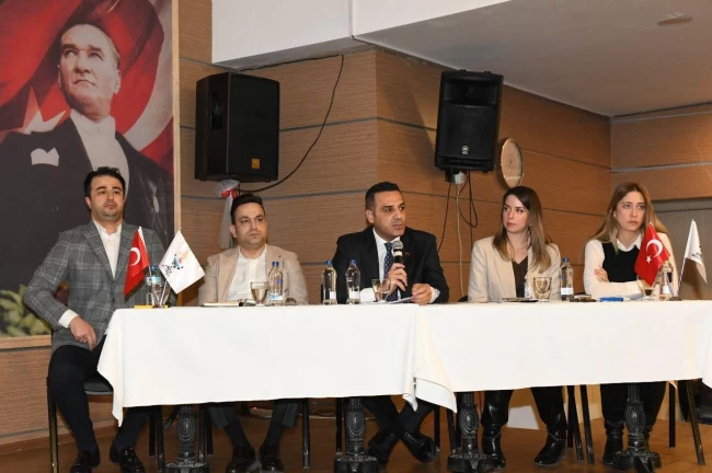 İzmir Çiğli'de revizyon planlar mahalle sakinlerine anlatıldı