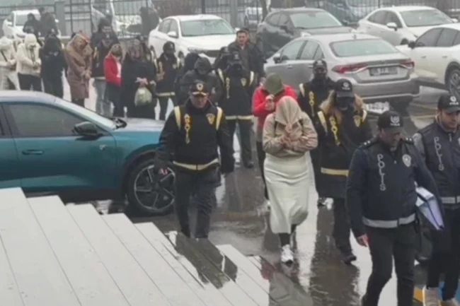 Düzce'de fuhuş operasyonunda gözaltına alınan 9 kadın adliyede