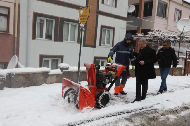Mustafa Palancıoğlu karlı havada sahaya indi