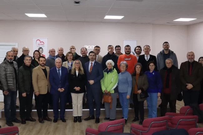 Cumhuriyet'in kuruluşunda basının kritik rolü İzmit'te anlatıldı