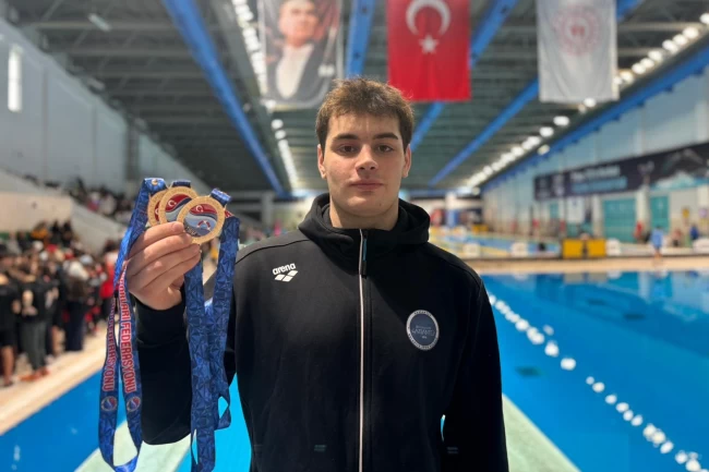 Gaziantep'in milli yüzücüsü Kaan Efe Kaya'dan 3 altın madalya
