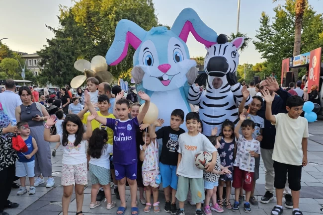 Kocaeli Gölcük'te çocuklar için çifte şenlik