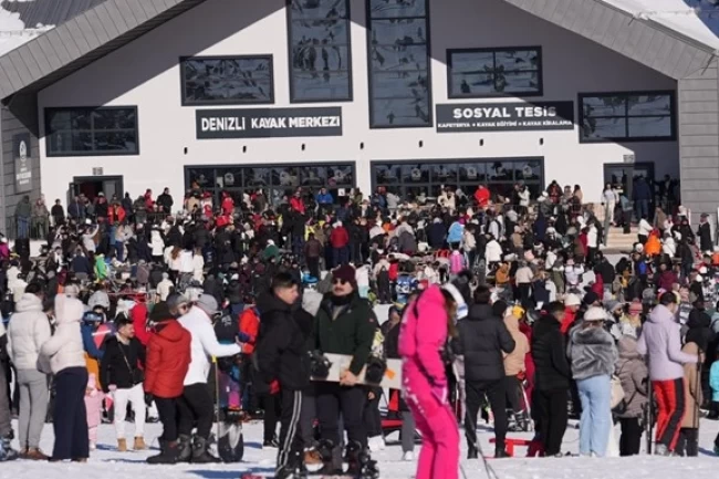 Denizli'de kayak merkezi ve teleferik hafta sonu doldu taştı