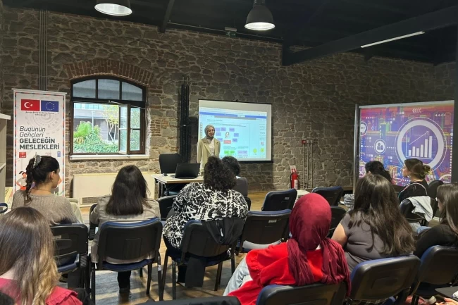 İzmir'in Meslek Fabrikası 10 yıldır iş, aş, umut üretiyor