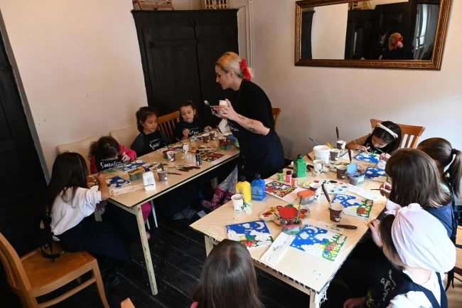 Bozüyük'te çocuklara özel sanat atölyesi