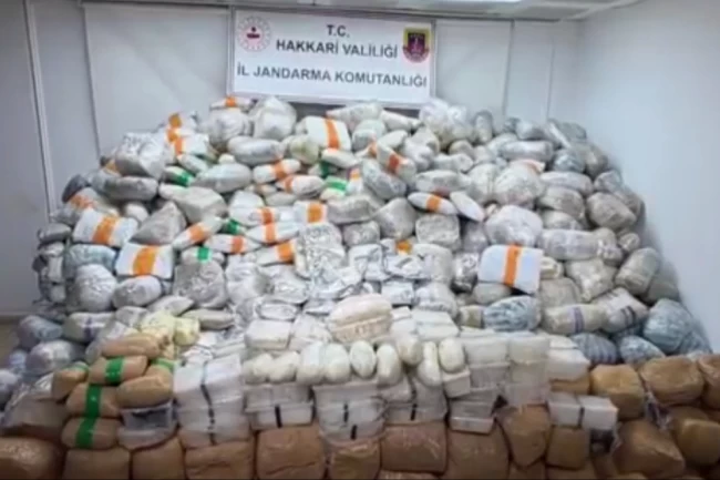 Hakkari'de 860 kilogram uyuşturucu madde ele geçirildi