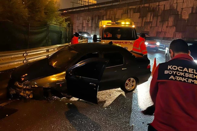 Kocaeli A Takımı'ndan kazaya anında müdahale