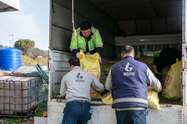 İzmir Güzelbahçe'den çiftçiye gübre desteği