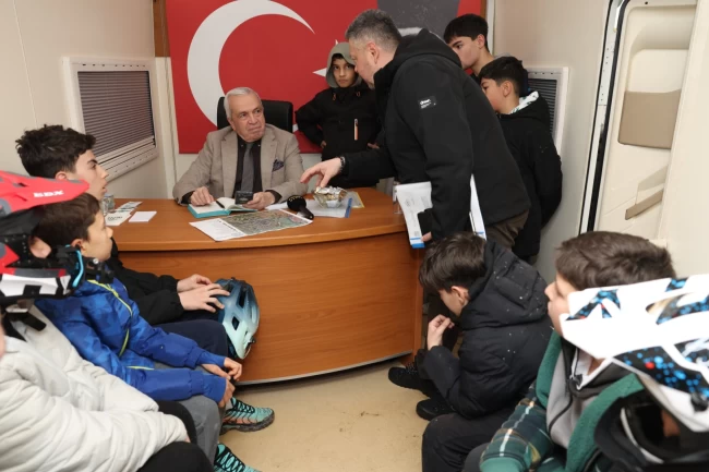 Başkan Şadi Özdemir'e Kızılcıklı'da çocuklardan kaykay park talebi