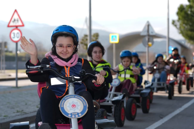 Oyak Renault'tan çocuklara yönelik yol güvenliği hamlesi