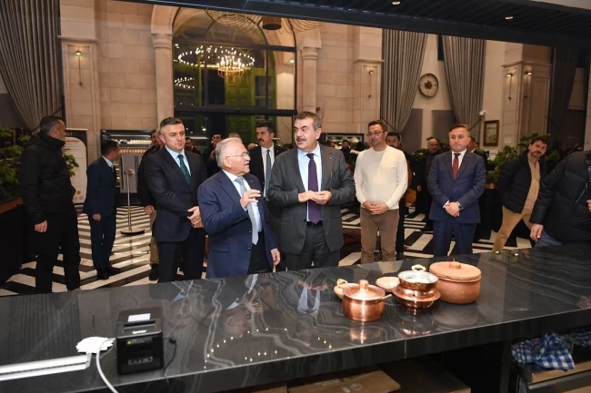 Yusuf Tekin'den Mutfak Sanatları Merkezi'ne övgü