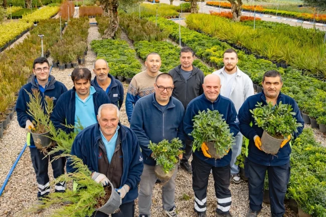 İzmir'in renkleri Büyükşehir fidanlıklarında filizleniyor