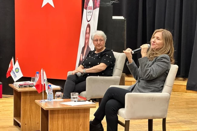 İstanbul Bakırköy'de Müge İplikçi söyleşisi