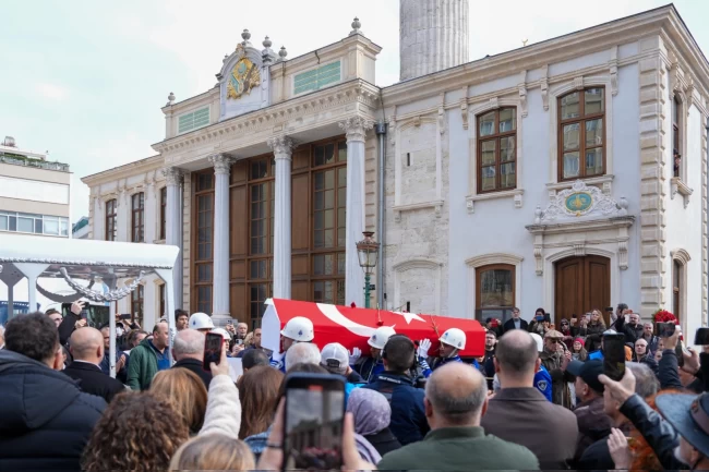 Usta tiyatrocu Haldun Dormen son yolculuğuna alkışlarla uğurlandı