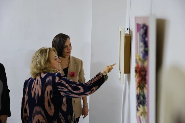 İzmir Karabağlar 'da kozalar çiçek açtı