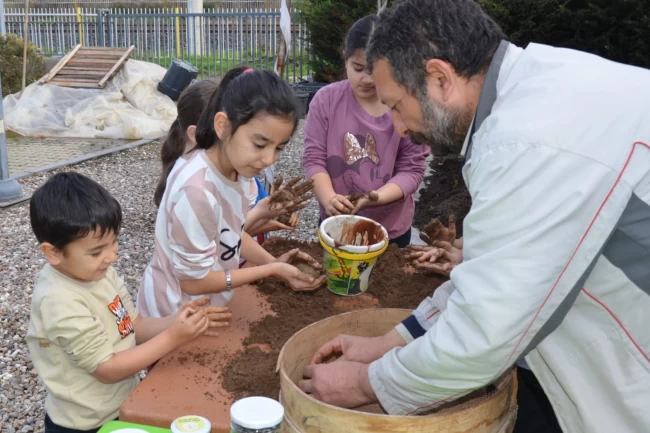 Efes Selçuk'ta üretici pazarı etkinliklerle renkleniyor